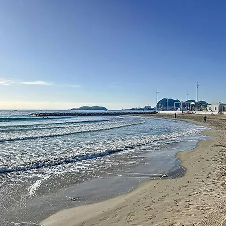 Climatise Avec Parking, 2 A - Fr-1-770-65 La Ciotat
