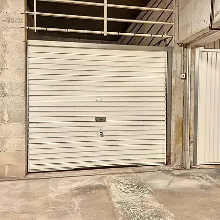 Climatise Avec Parking, 2 A - Fr-1-770-65 La Ciotat